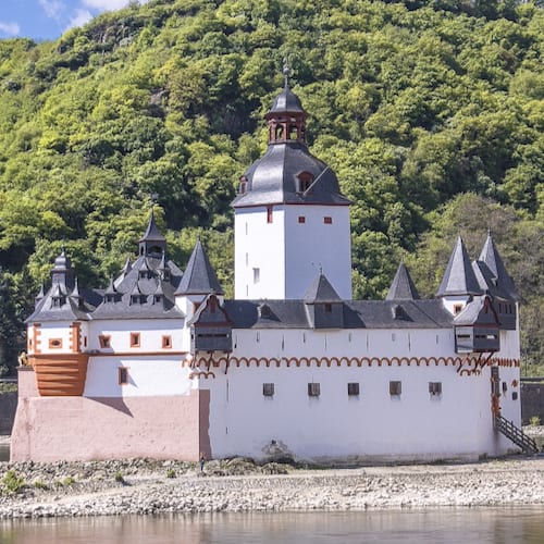 Burg im Rhein bei Oberwesel