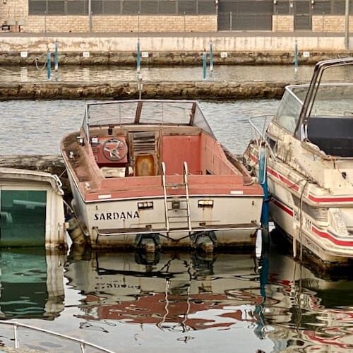 Boot mieten im Ausland bei alten Motorbooten