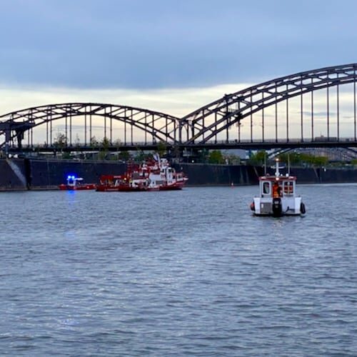 Einsatz der DLRG und Flussfeuerwehr Frankfurt