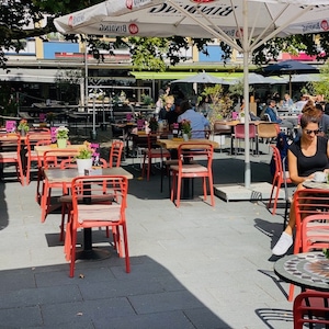 Abstand im Restaurant und Biergarten während Corona in Frankfurt