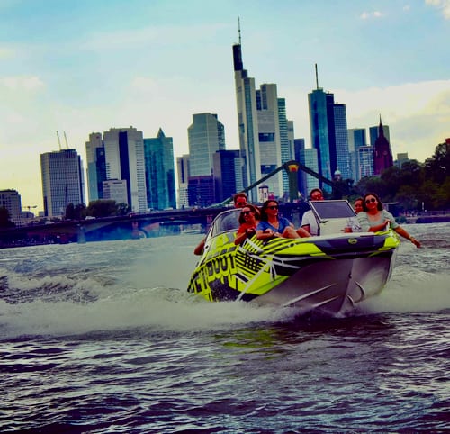 Speedboot fahren als Rahmenprogramm für den Event mit Action